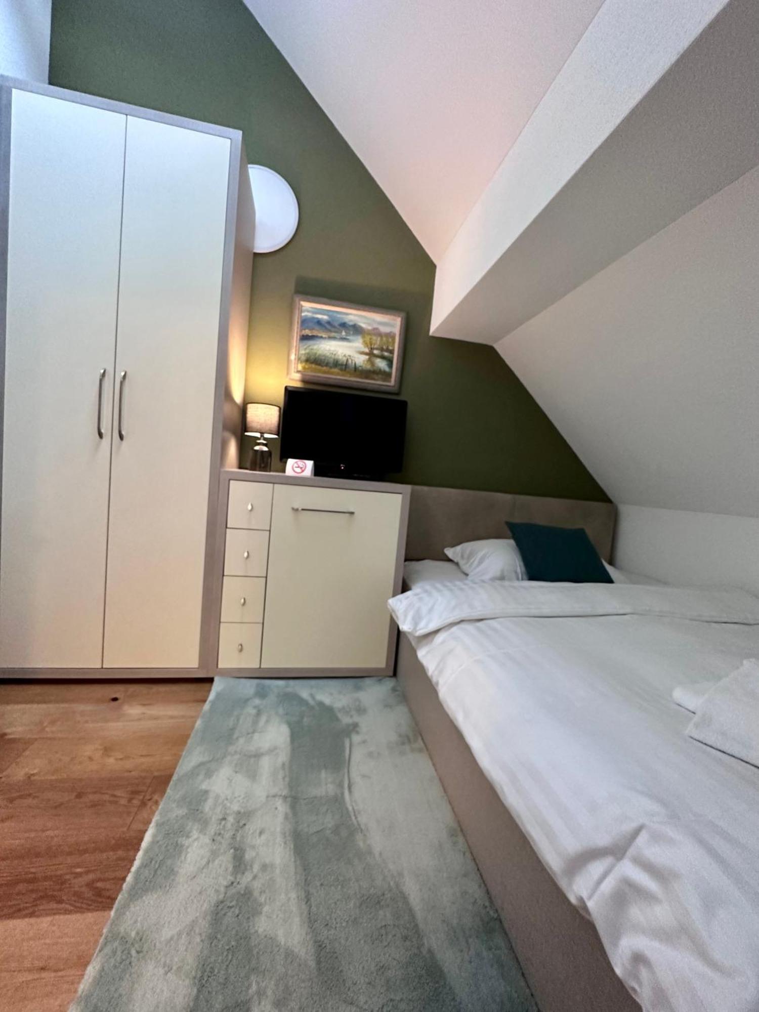 Welcome Hotel - Hellbuehl Self-Check-In ภายนอก รูปภาพ